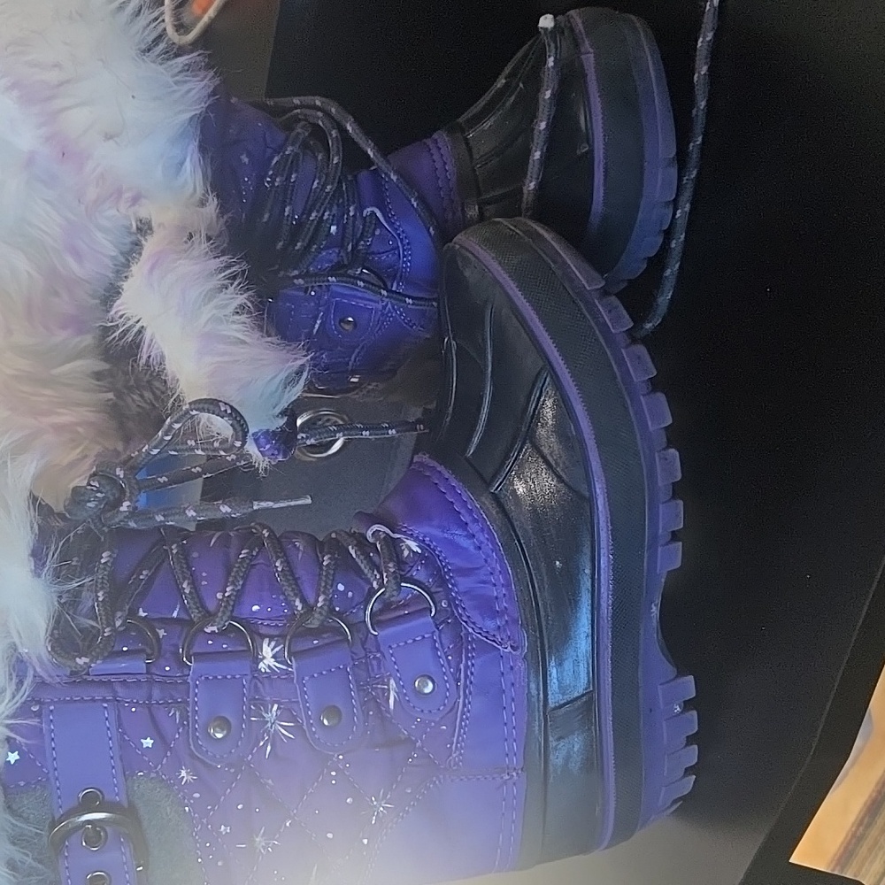 Snow boots